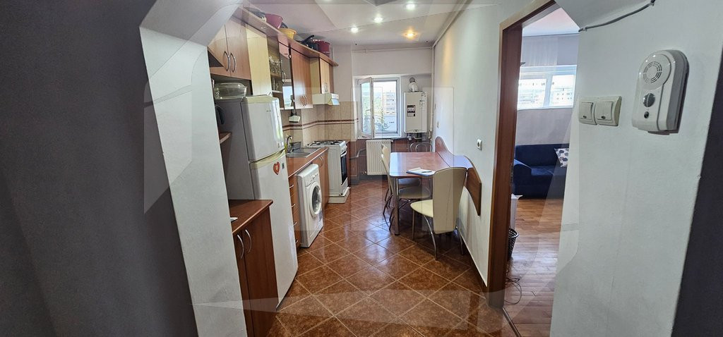 Apartament 3 camere decomandat cu 2 bai, zona Bld Primaverii