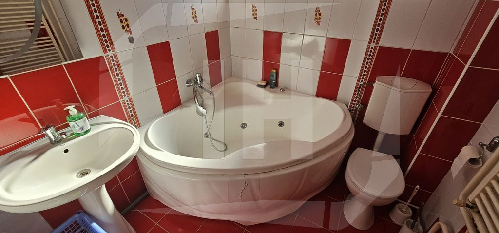 Apartament 3 camere decomandat cu 2 bai, zona Bld Primaverii