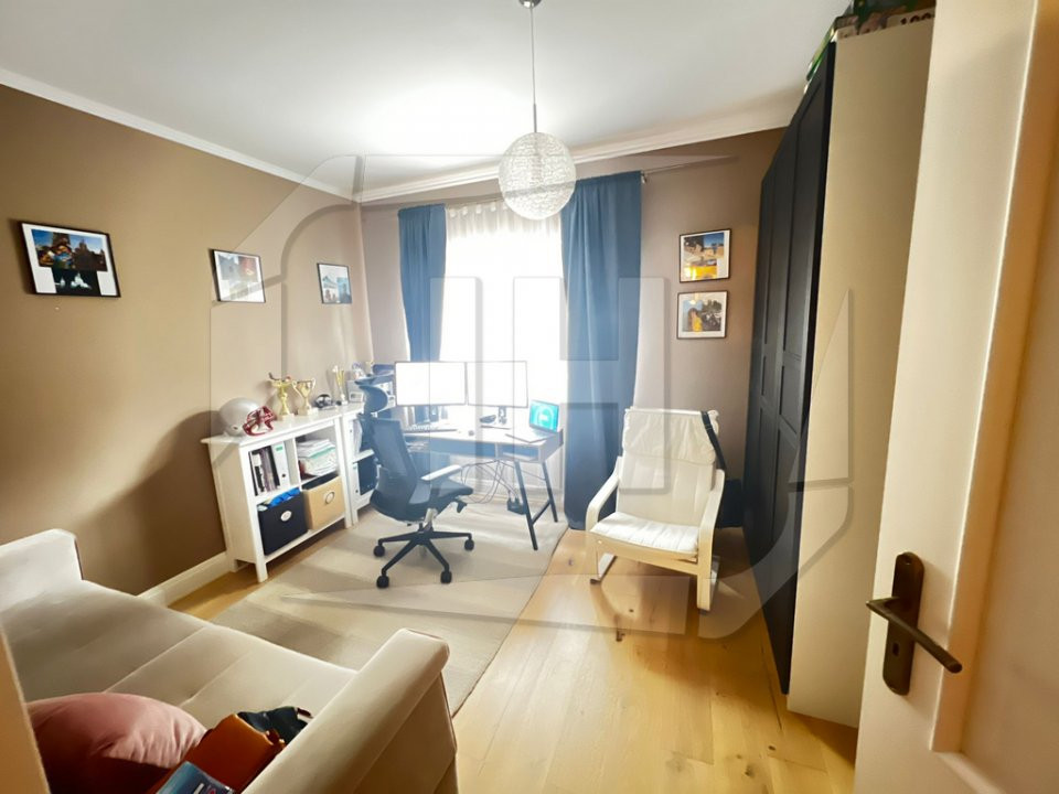 Casa de vanzare, 4 parcari, complet mobilata si utilata