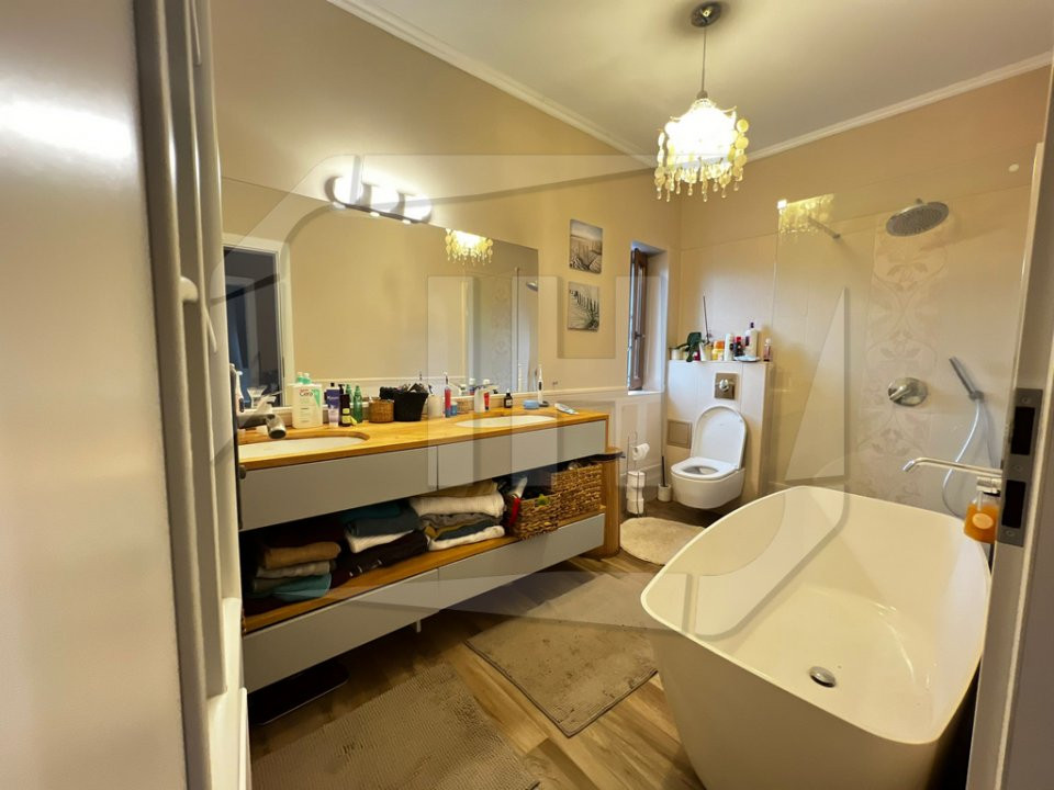 Casa de vanzare, 4 parcari, complet mobilata si utilata