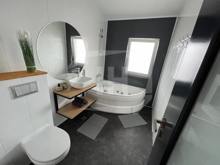 Apartament renovat, la cheie 53 mp utili, terase 27 mp, parcare