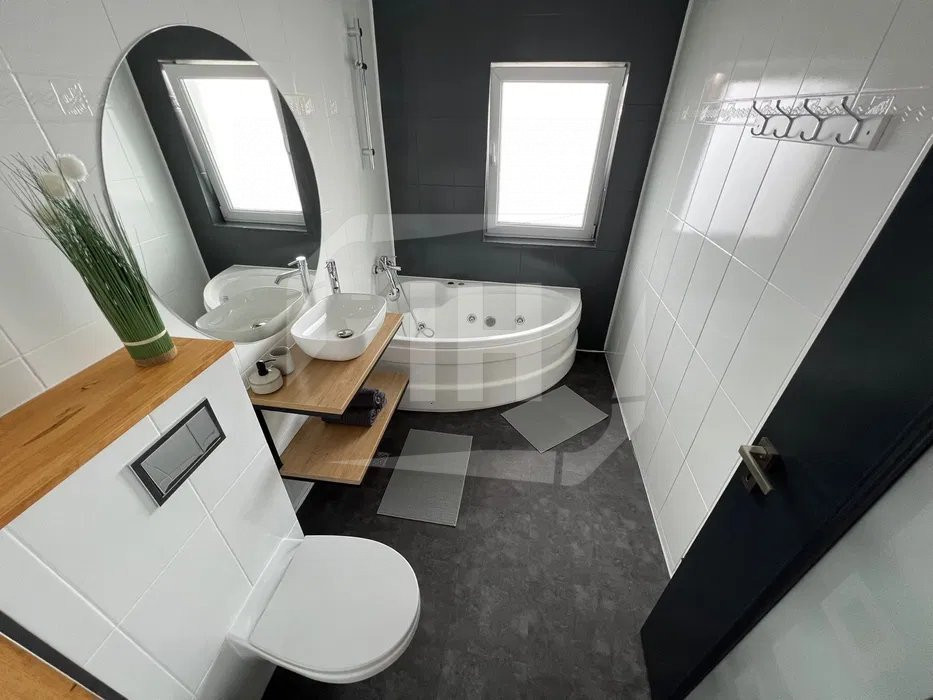 Apartament renovat, la cheie 53 mp utili, terase 27 mp, parcare