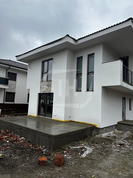 Casa  4 camere,  115 mp utili, 200 mp teren