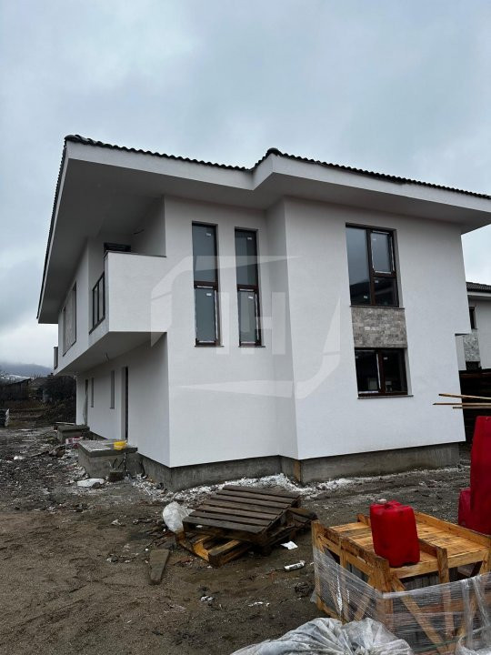 Casa  4 camere,  115 mp utili, 200 mp teren