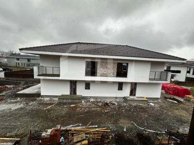 Casa  4 camere,  115 mp utili, 200 mp teren