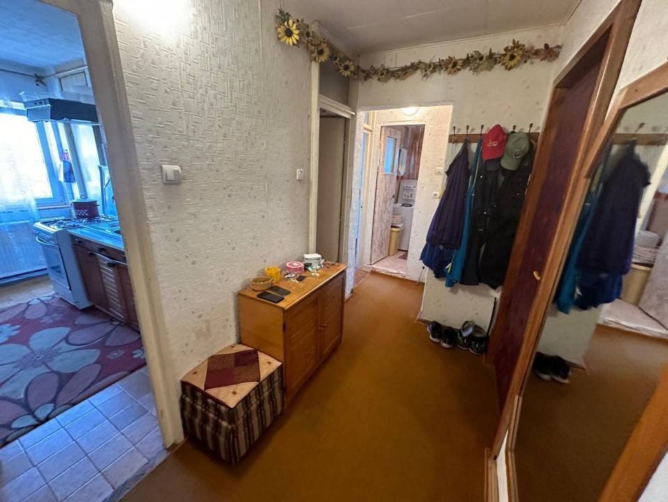 Apartament cu 3 camere, decomandat, etaj intermediar, zona Lidl/Marasti