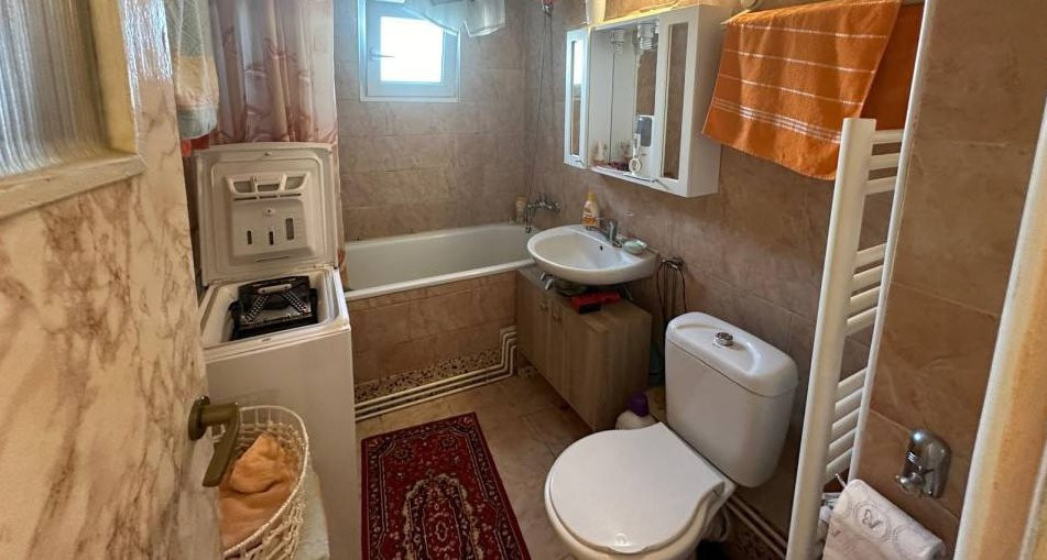 Apartament cu 3 camere, decomandat, etaj intermediar, zona Lidl/Marasti