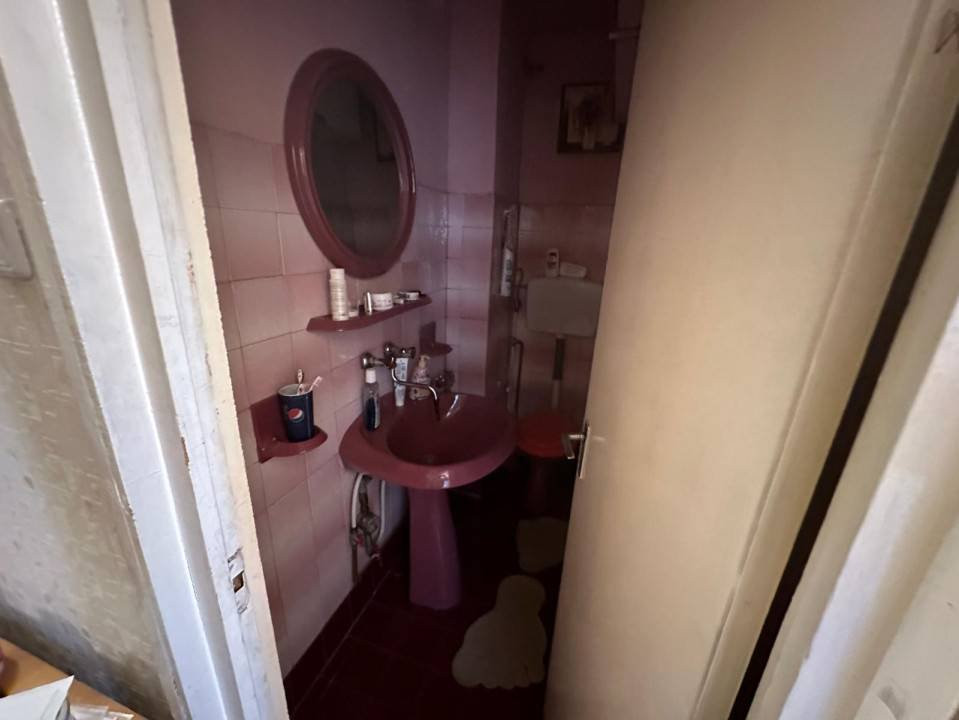 Apartament cu 3 camere, decomandat, etaj intermediar, zona Lidl/Marasti