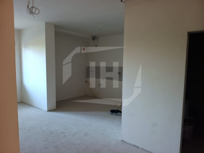 3 camere, semifinisat, parcare, Pod Ira