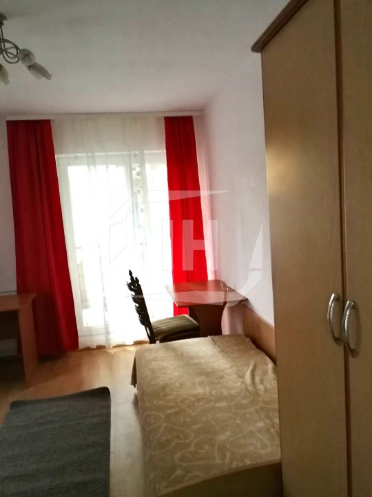 Garsoniera, etaj intermediar, zona FSEGA