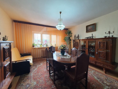 Apartament cu 4 camere, decomandat, zona The Office