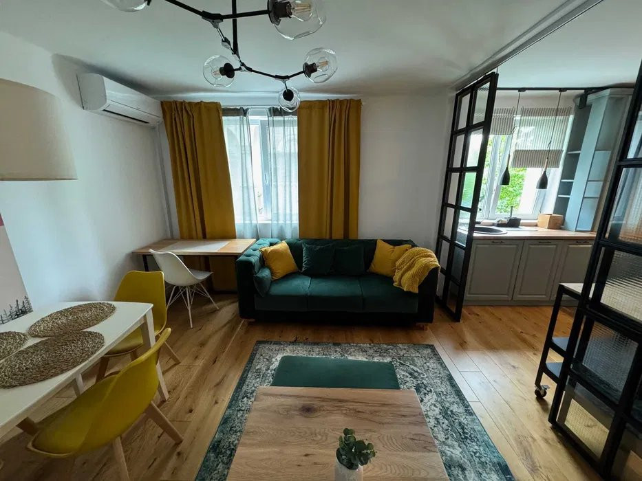 Apartament 2 camere, semidecomandat, zona Parcul Central