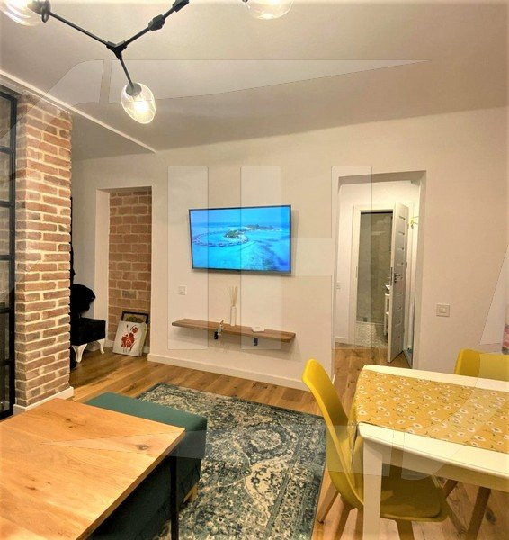 Apartament 2 camere, semidecomandat, zona Parcul Central