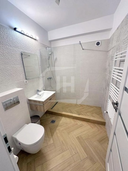 Apartament 2 camere, decomandat, terasa, parcare, zona Iulius Mall