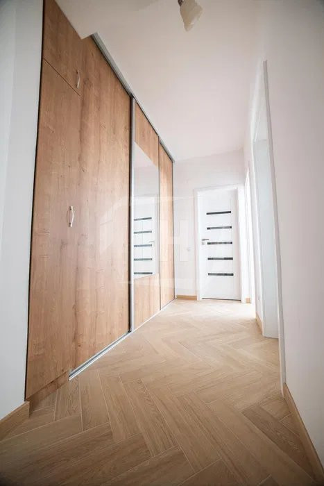 Apartament 2 camere, decomandat, terasa, parcare, zona Iulius Mall