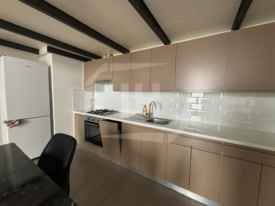 Apartament 3 camere, semidecomandat, parcare, Centru zona Ploiesti