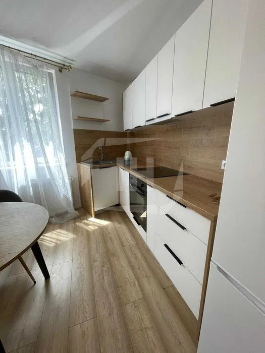 Apartament 2 camere, semidecomandat, parcare, Centru zona Anton Pann