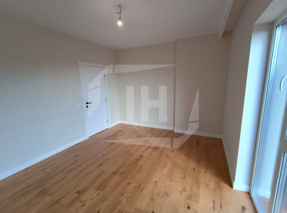 Apartament 3 camere, posibilitate 4, terasa, gradina, parcare