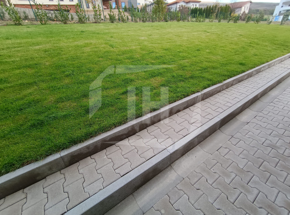 Apartament 3 camere, posibilitate 4, terasa, gradina, parcare