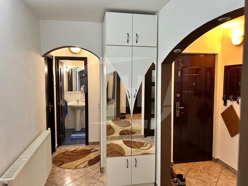 Apartament 4 camere, decomandat, etaj intermediar, zona Expo Transilvania