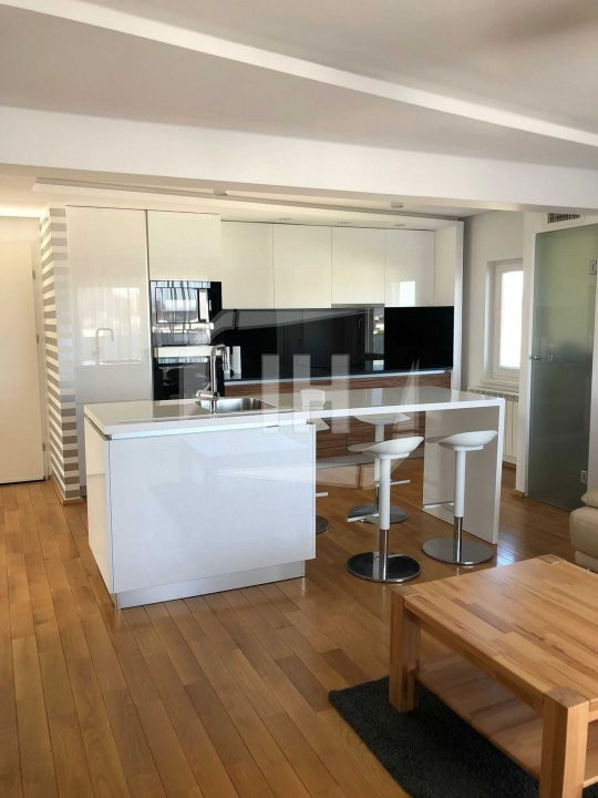 Apartament 4 camere, 2 bai, 80 mp, zona Titulescu!