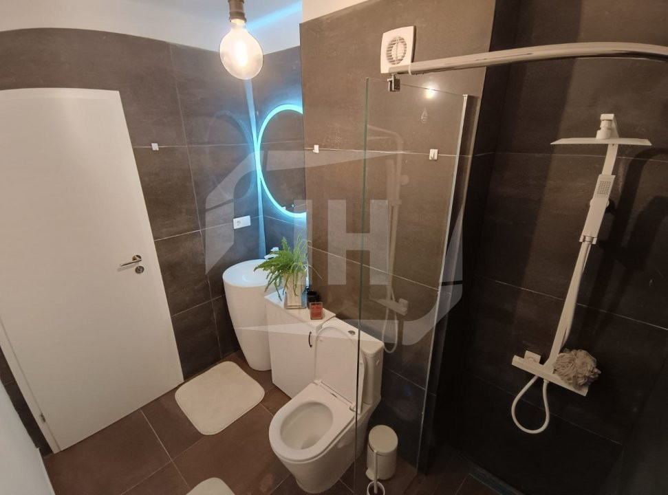 Apartament 2 camere, decomandat, parcare