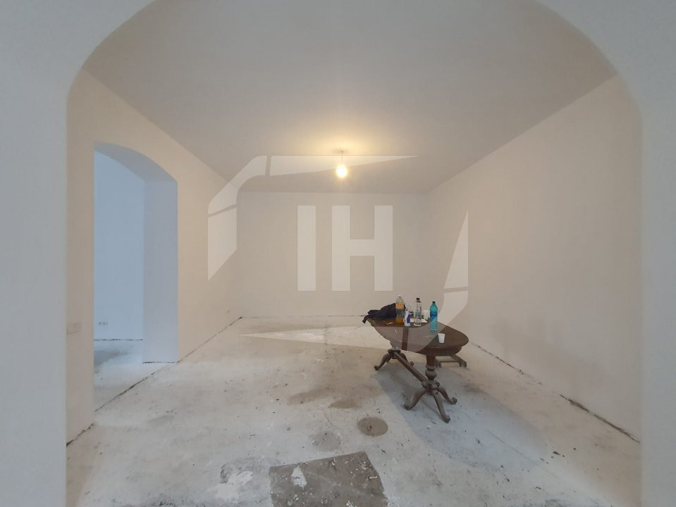 Apartament superb cu gradina, parcari, in Piata Engels Andrei Muresanu