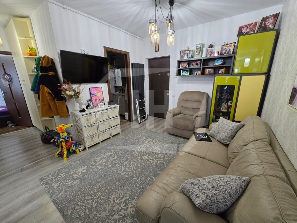 Apartament 3 camere, 2 parcari, zona Vivo