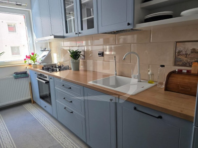 Apartament 3 camere, 2 parcari, zona Vivo