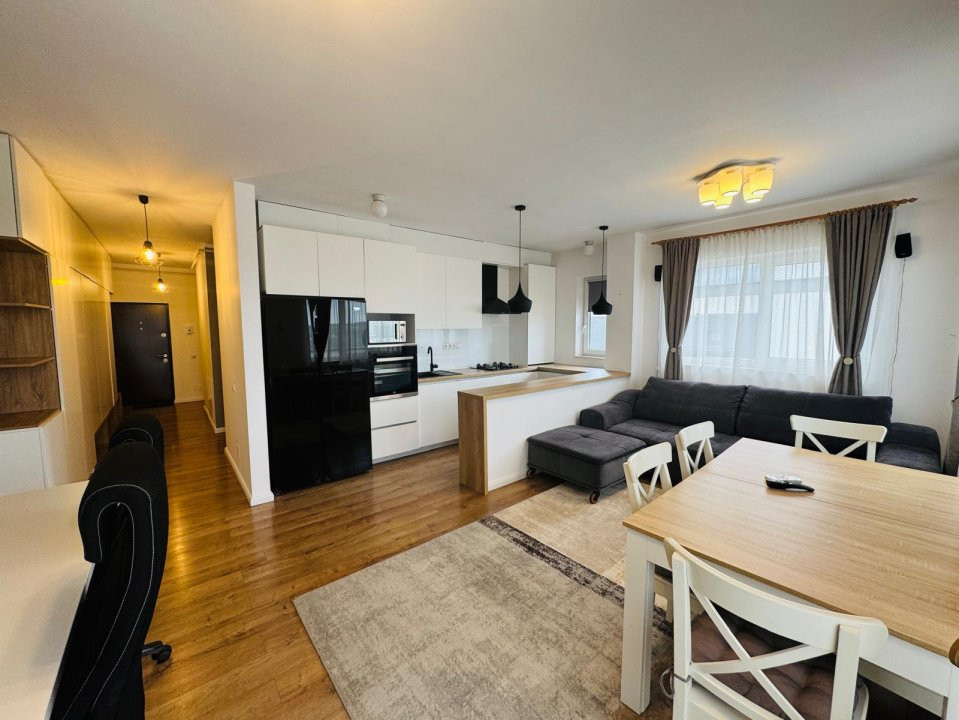 Apartament tip penthouse, zona Vivo