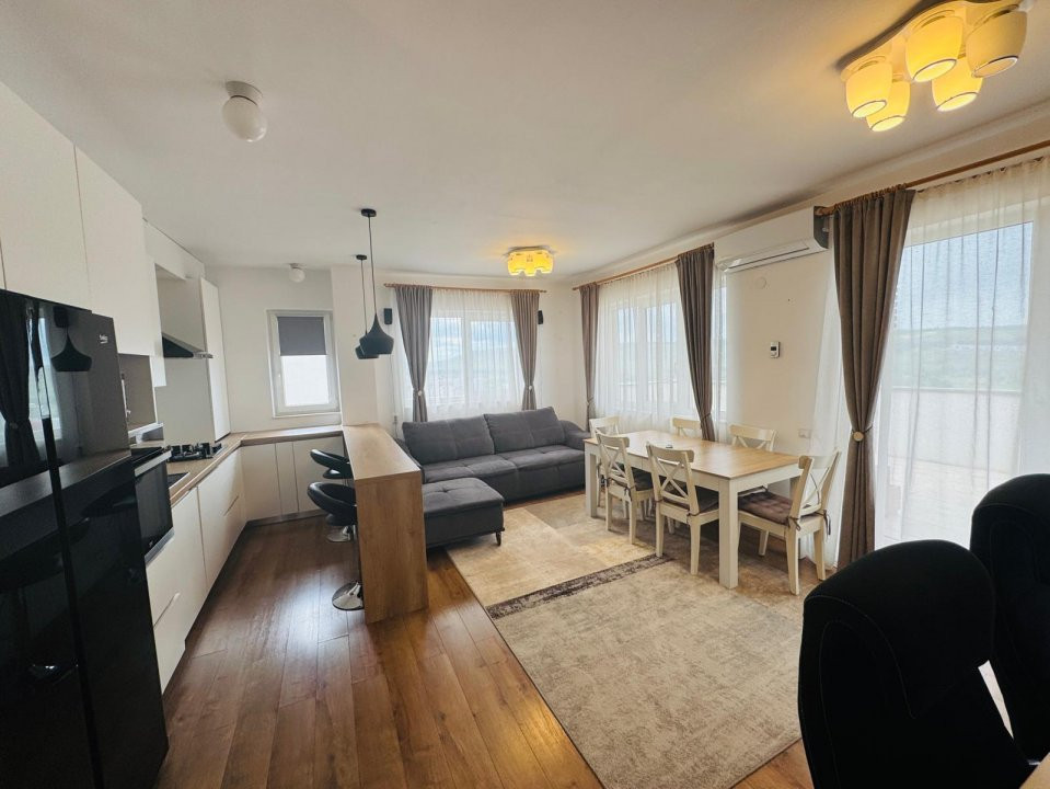 Apartament tip penthouse, zona Vivo