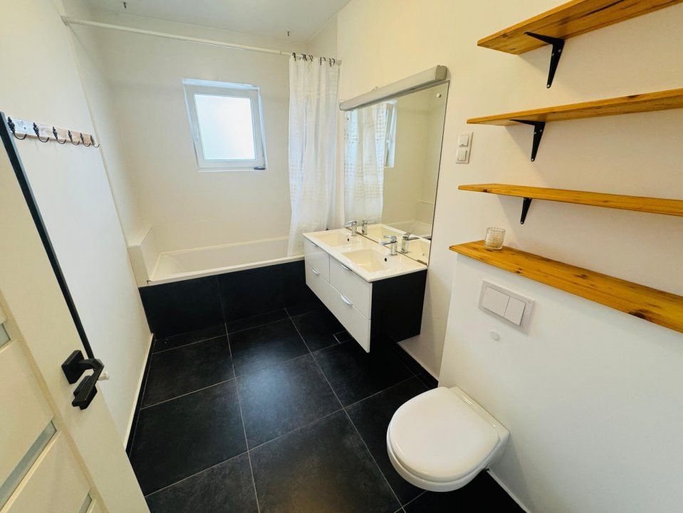 Apartament tip penthouse, zona Vivo