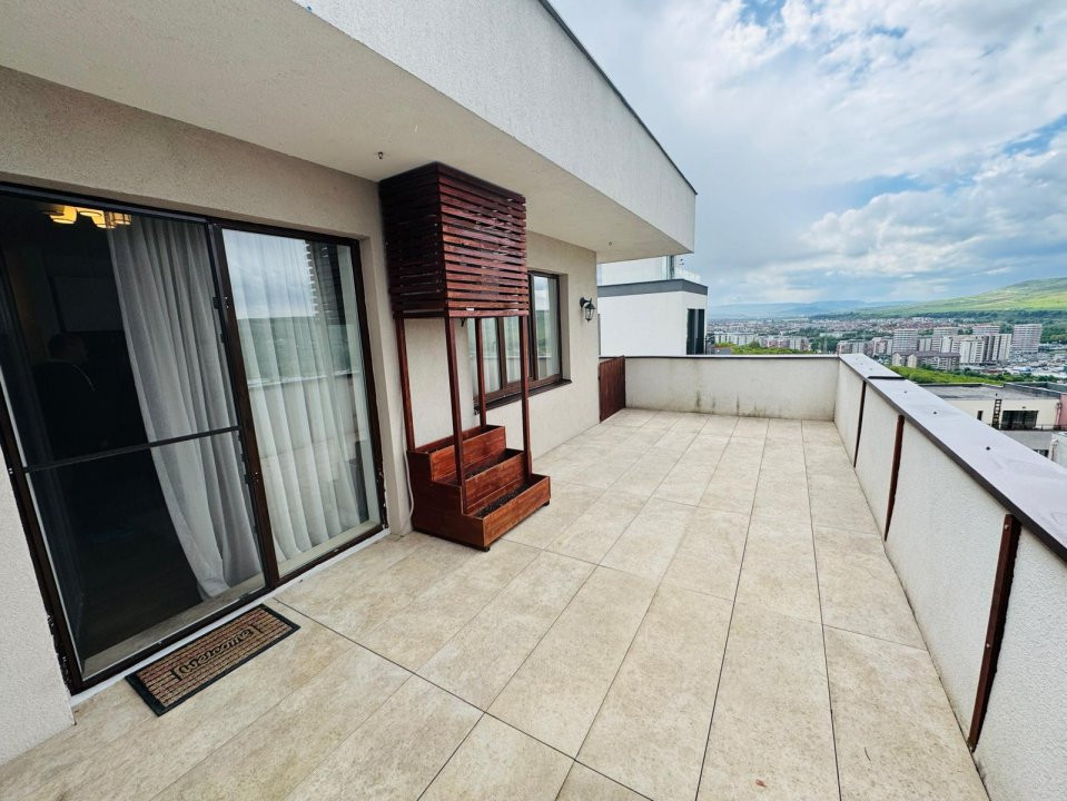 Apartament tip penthouse, zona Vivo