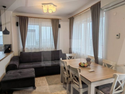 Apartament tip penthouse, zona Vivo