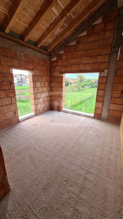 Duplex semifinisat, 130 mp utili, Floresti