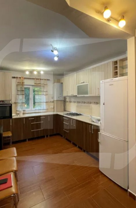 Apartament 4 camere decomandate, parcare  zona Kauland