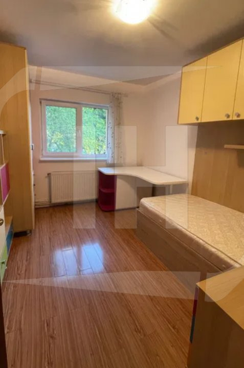 Apartament 4 camere decomandate, parcare  zona Kauland