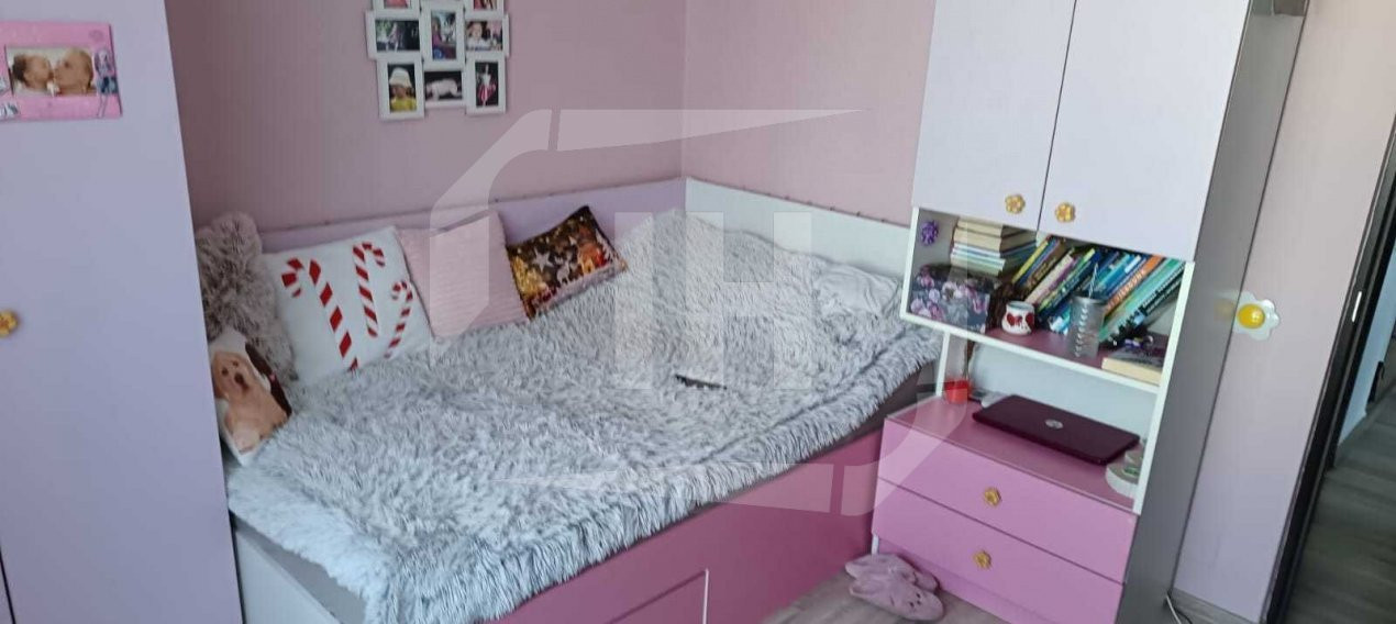 Apartament 3 camere, parcare, zona Regal
