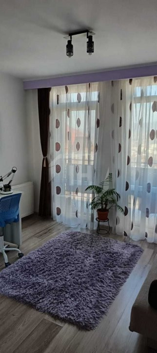 Apartament 3 camere, parcare, zona Regal