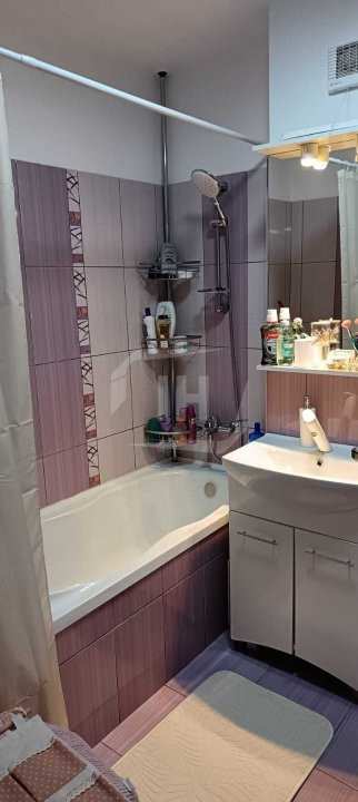 Apartament 3 camere, parcare, zona Regal
