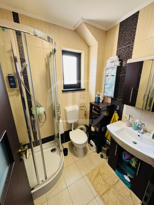 Casa cu 5 camere, la cheie, garaj, Dambul Rotund