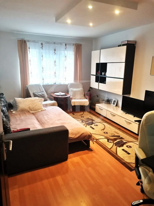Apartament cu 2 decomandat, parcare, zona Primariei