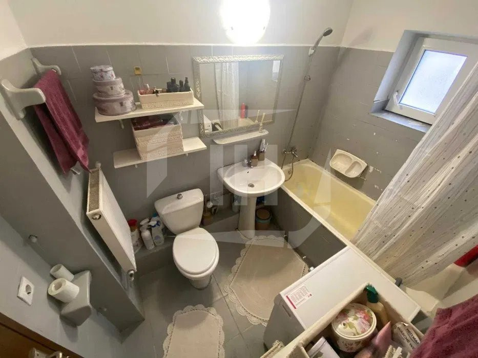 Apartament 2 camere, decomandat, etaj intermediar, cartier Zorilor 