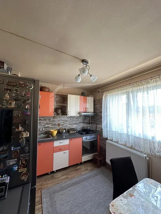 Apartament 2 camere, decomandat, zona Garii