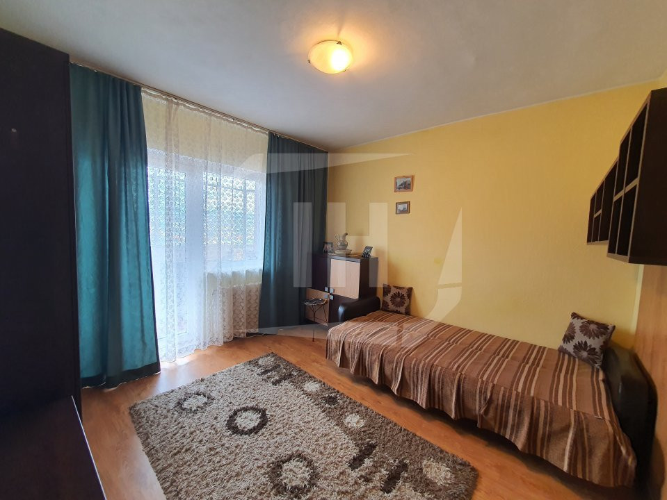 Apartament cu 4 camere, decomandat, zona The Office