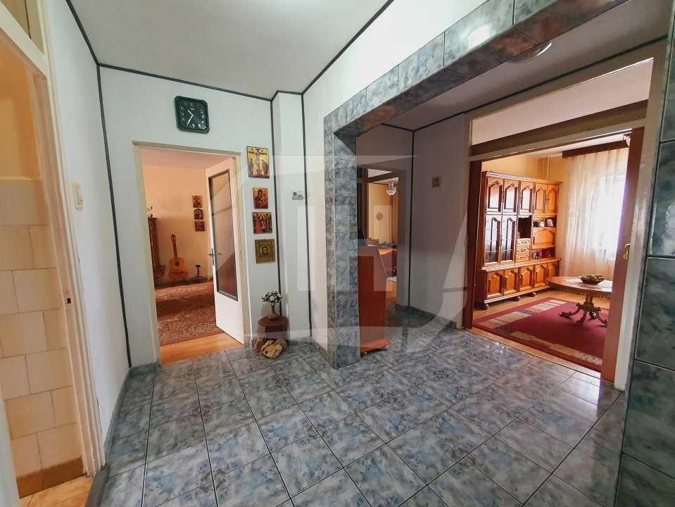 Apartament cu 4 camere, decomandat, zona The Office