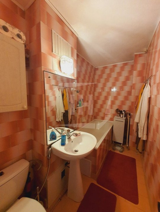 Apartament cu 4 camere, decomandat, zona The Office