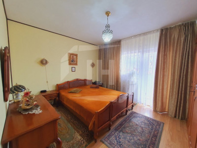 Apartament cu 4 camere, decomandat, zona The Office