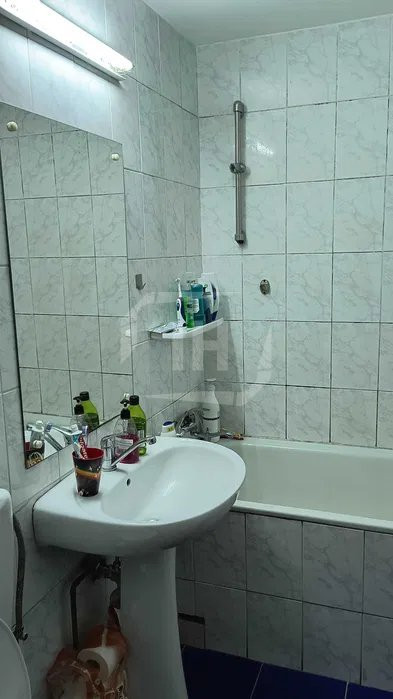 Apartament 3 camere in zona strazii Bucuresti!