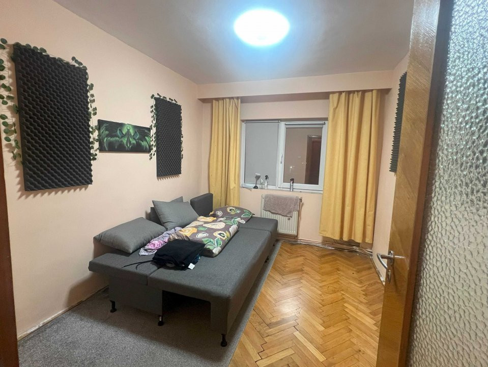Apartament 3 camere, etaj intermediar, zona Aurel Vlaicu 